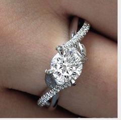 Elegant Diamond Commuter Ring